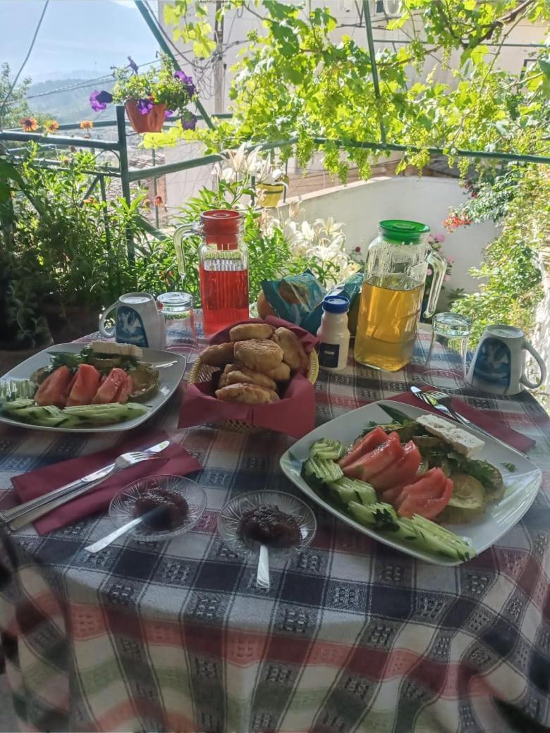 Relax Camping Gjirokastër Buitenkant foto